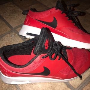 Nike red air max